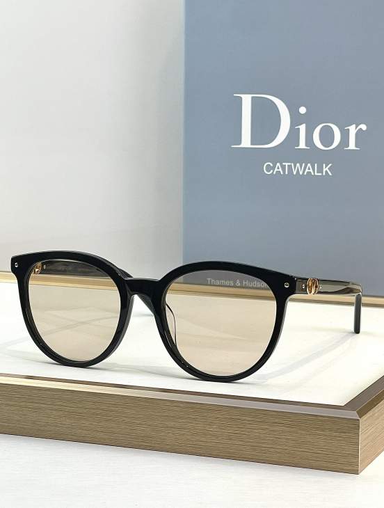 Picture of Dior Sunglasses _SKUfw76161322fw
